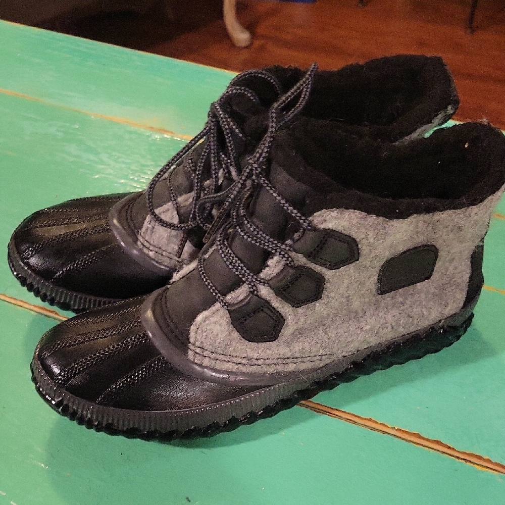 Sorel Black and Gray Ankle Boots